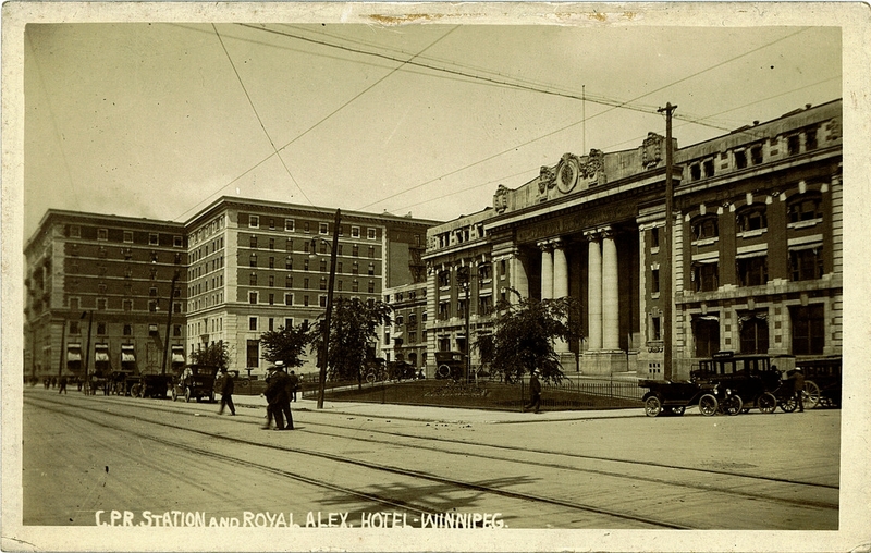 a black and white photo of 181 Higgins pillar doors, and to the left the Hotel Alexandra. From the 19th century,